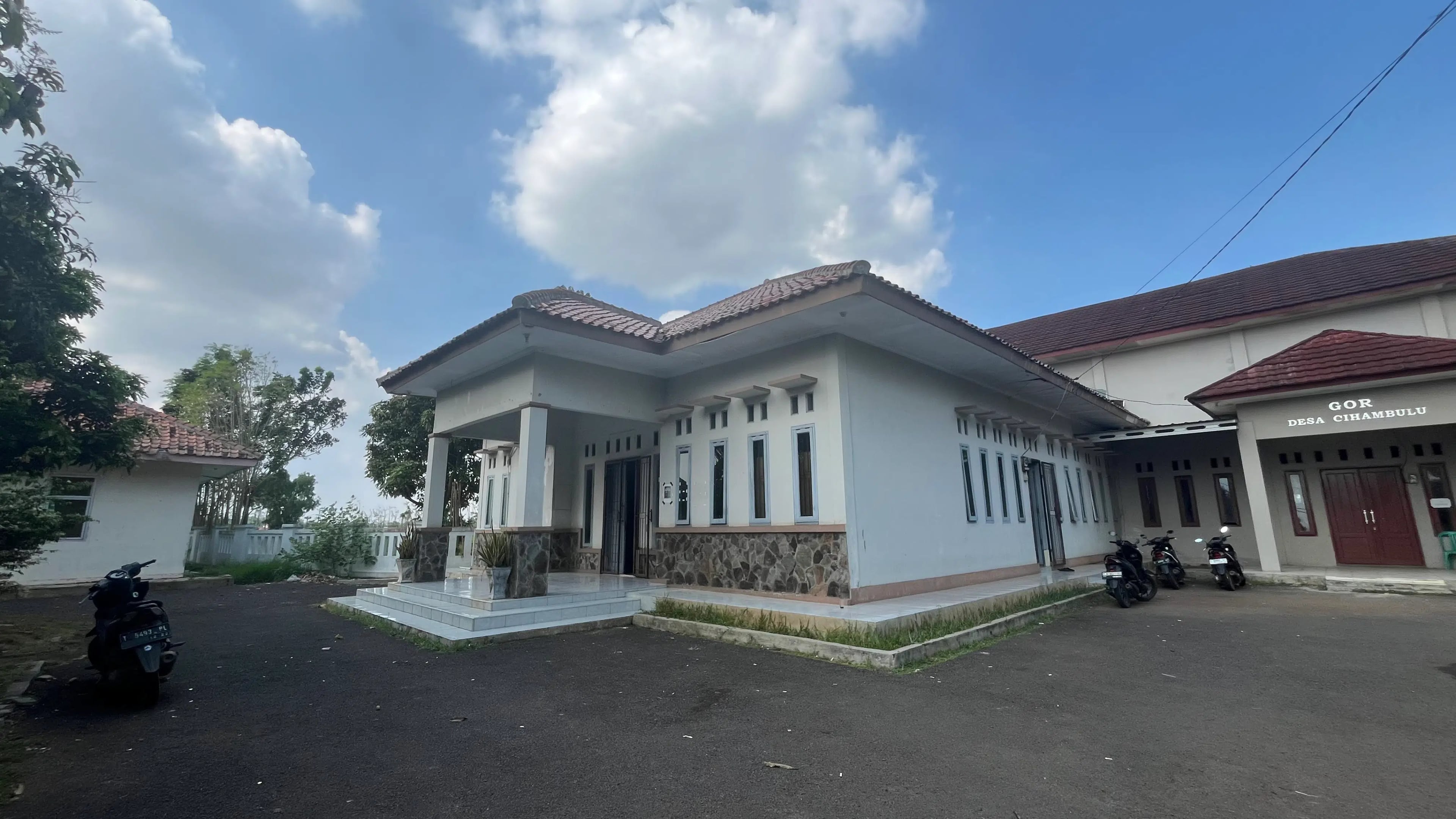 Pemandangan Desa Cihambulu — sawah dan alam desa